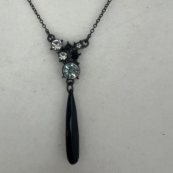Vintage Avon SAQ Crystal Rhinestone and Black Pendant Elegant Necklace - Picture 5 of 5